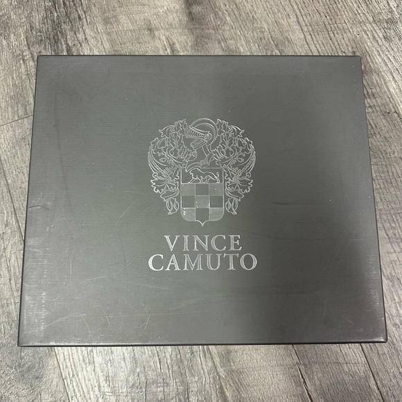 Vince Camuto heeled platform - Picture 6 of 7